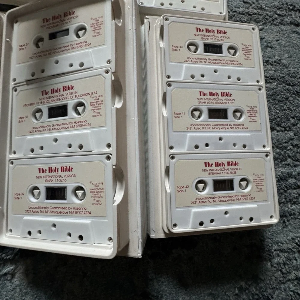 The Holy  Bible New International Version Old testament Tape 1-48 - Picture 7 of 8